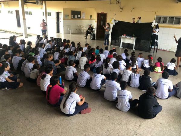 Teatro de fantoche engaja crianças da U.I.M. João Lobo na luta contra Aedes aegypti