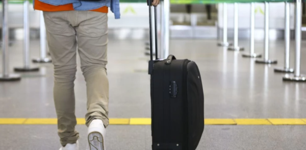 Vai viajar nas férias? Saiba quando crianças e adolescentes precisam de autorização