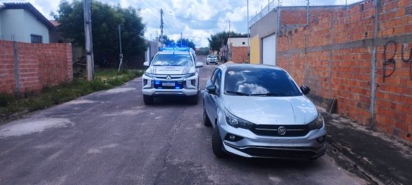 Carro roubado é localizado no Residencial Vila Paraíso