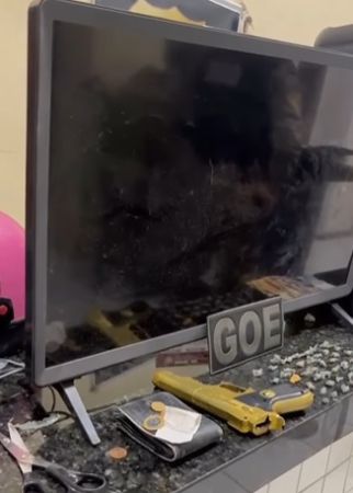 PM apreende drogas e simulacro de arma de fogo durante patrulhamento no bairro Vila Conquista