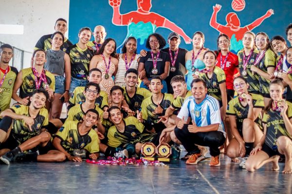 Atletas de Caxias conquistam título da Copa Amantes de Vôlei em Codó