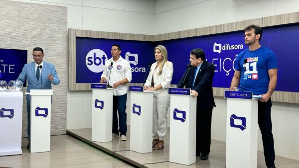 Candidatos discutem propostas em debate promovido pelo Grupo Difusora em Caxias