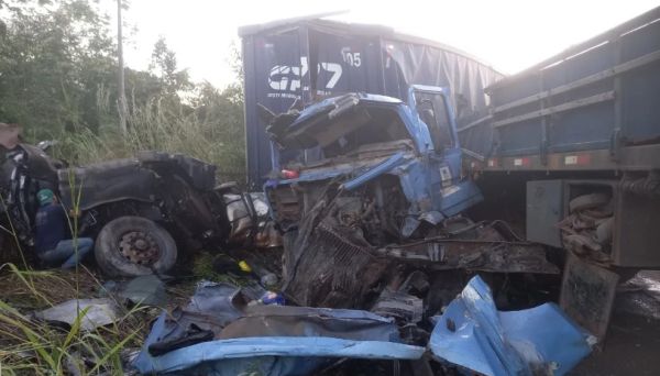 Caminhoneiro fica gravemente ferido em acidente com quatro veículos em Codó