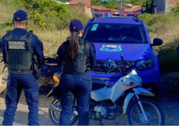 Guarda Municipal recupera motocicleta roubada escondida em matagal no bairro Lis Castro