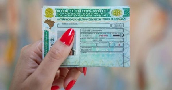 323 mil motoristas já tiveram carteira de habilitação renovada automaticamente, diz governo