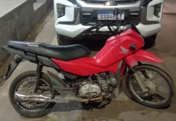 Motocicleta com registro de roubo é localizada pela PM no bairro Vila Arias