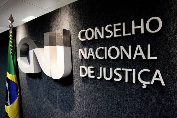 Juiz de Caxias suspende centenas de ações e investiga litigância predatória; CNJ aprova Recomendação