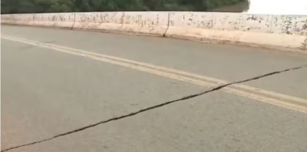 Ponte sobre o rio Itapecuru, na cidade de Rosário, sofre com a falta de manutenção