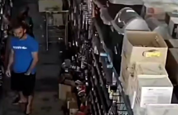 Homem é preso após ser flagrado se masturbando enquanto seguia mulher dentro de supermercado no Maranhão