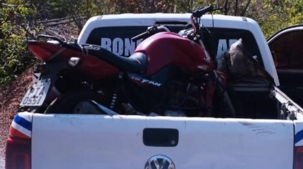 PM apreende moto roubada no bairro Tamarineiro