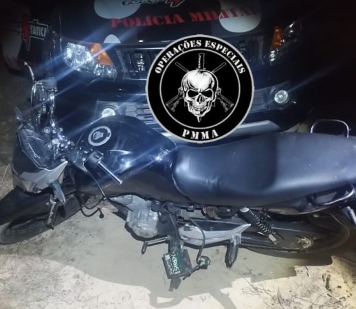 Polícia Militar localiza motocicleta roubada em matagal