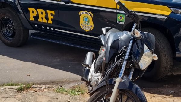 Moto com registro de roubo em Jaboatão dos Guararapes (PE) é recuperada pela PRF na BR-316, em Caxias