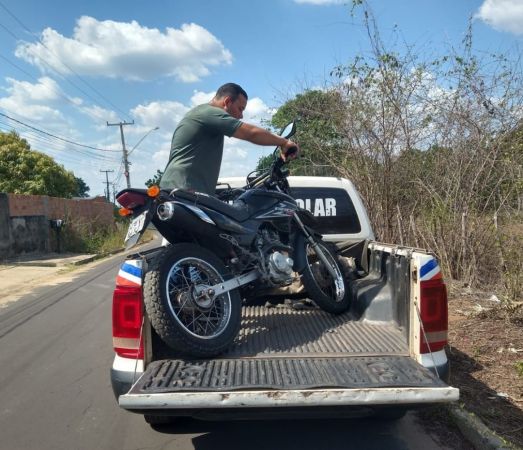 Motocicleta roubada é localizada no bairro Vila Arias