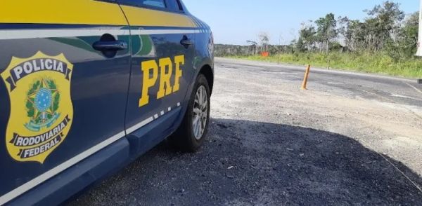 PRF recupera carro roubado e detém dupla por adulteração e receptação na BR-316, em Caxias