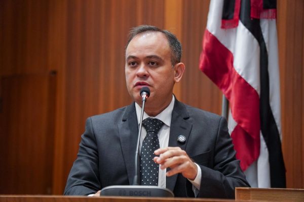Catulé Júnior solicita caráter de urgência para a realização de audiência pública sobre curso de Medicina da UEMA