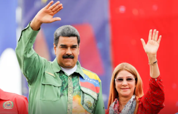 China pede aos EUA a libertação imediata de Maduro e sua esposa
