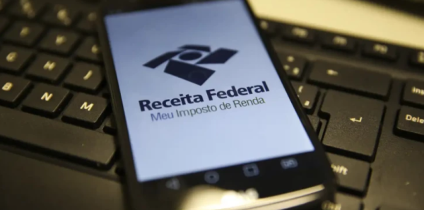 Receita paga nesta sexta maior lote de restituição do IR da história