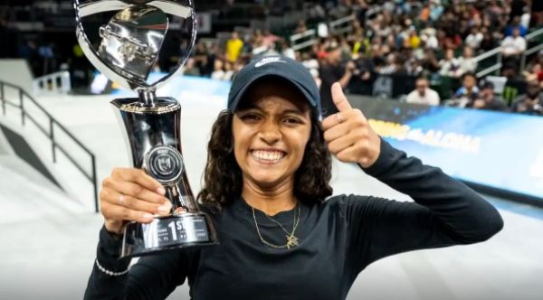 Rayssa Leal estreia na temporada da SLS com vitória na etapa de Miami