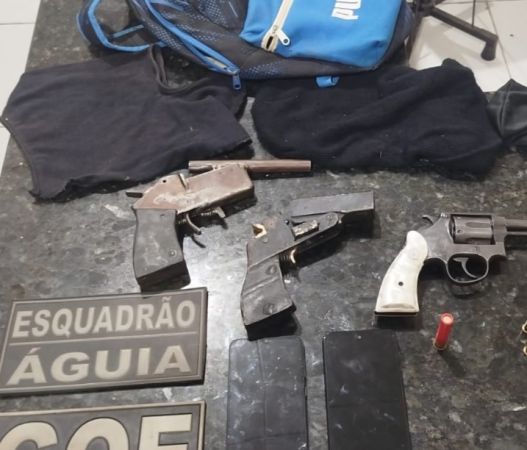 PM apreende armas de fogo no bairro Fazendinha