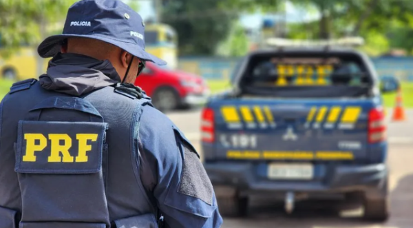 Motorista de caminhão é detido por dirigir quase 24 horas sem parar, fazendo uso de rebite