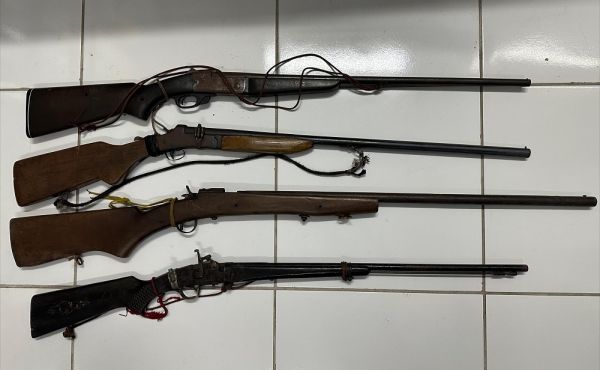 Quatro espingardas são apreendidas em casa no Residencial Hélio Queiroz