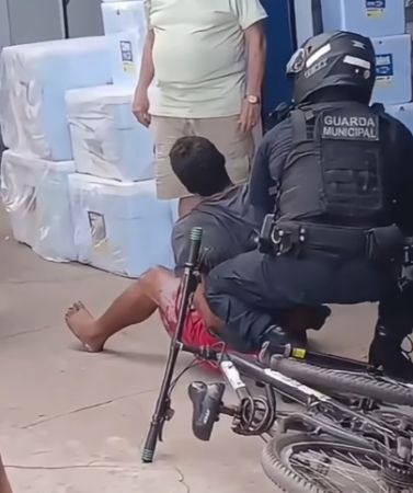 Guarda Municipal detém suspeito de arrombamento de carro e recupera objetos furtados em Caxias