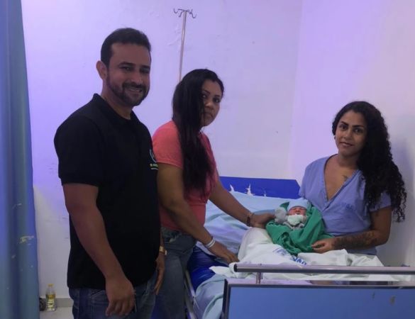 Bebê nasce dentro de carro de aplicativo a caminho da maternidade, em Imperatriz