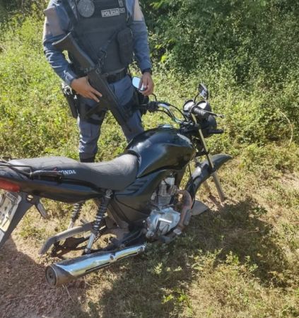 Moto roubada é encontrada sem rodas no bairro Bacuri