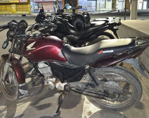 Motocicleta roubada é recuperada pela Polícia Militar no bairro Antenor Viana
