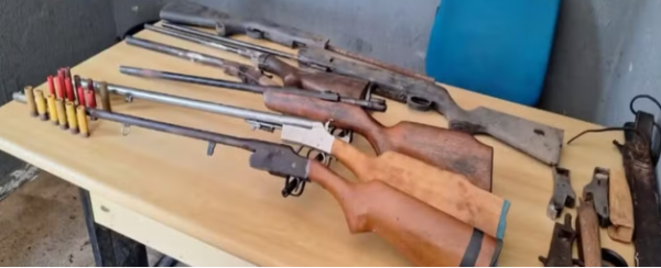 Polícia fecha fábrica clandestina de armas em Davinópolis