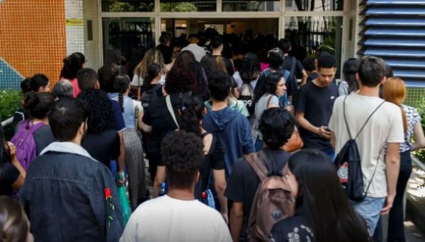 Lula sanciona lei que amplia para 30% cotas para negros em concursos
