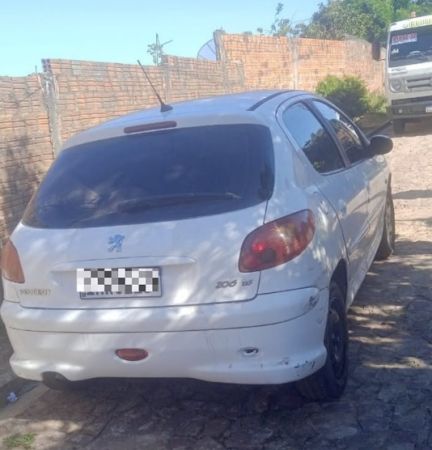 Carro com registro de roubo em Teresina é recuperado pela PM no bairro Seriema