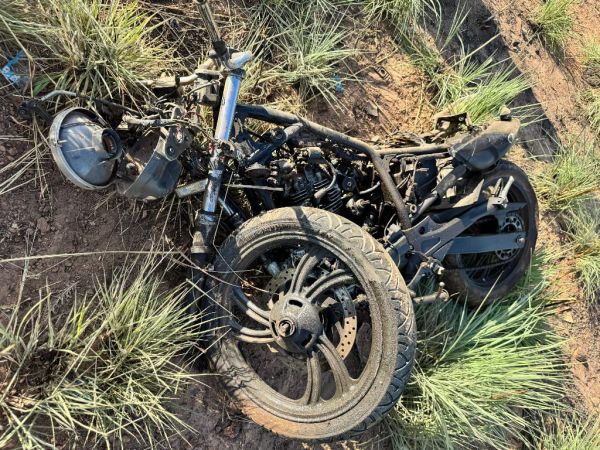 Colisão entre caminhonete e motocicleta deixa uma pessoa morta em Caxias