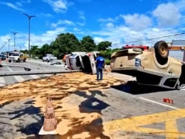 Em perseguição policial, viatura da PM perde o controle e atinge quatro veículos no Maranhão