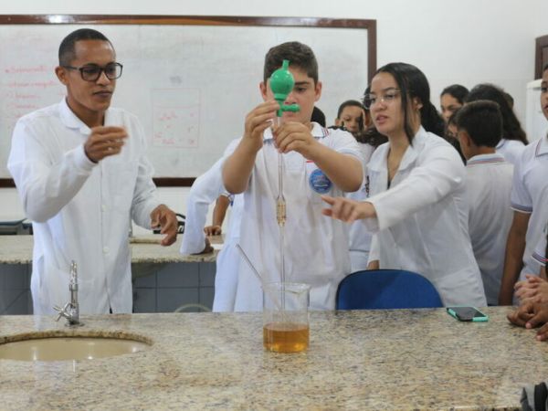 UEMA Campus Caxias recebe alunos do município de Dom Pedro para visita técnica