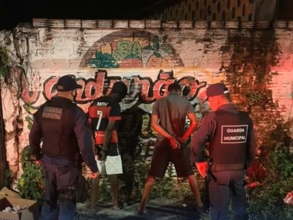 Dupla é presa em flagrante após furto de fiação em Caxias; veja vídeo