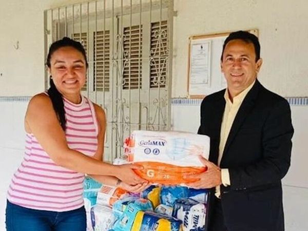 OAB Subseção Caxias entrega leite em pó e fraldas geriátricas para Lar da Divina Providência