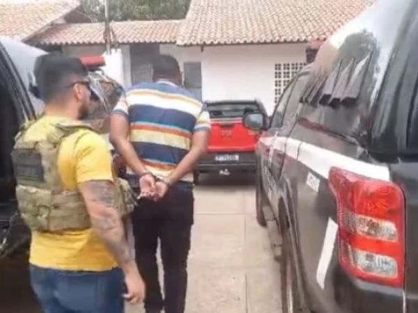 Polícia prende homem por marcar encontros por aplicativo com objetivo de roubar celulares