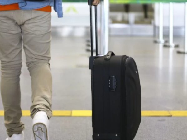 Vai viajar nas férias? Saiba quando crianças e adolescentes precisam de autorização