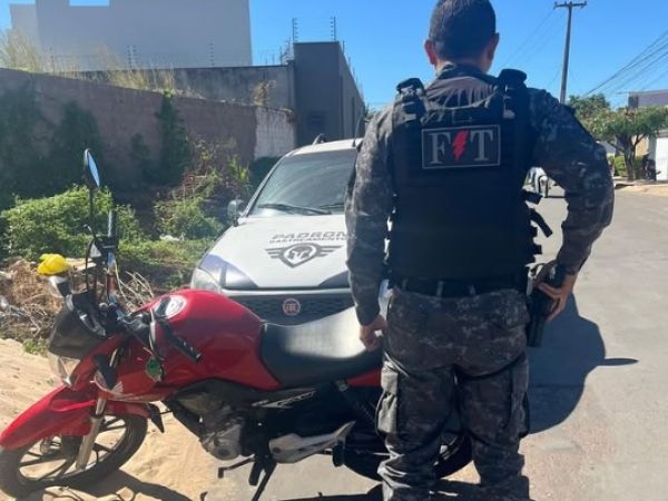 Polícia Militar recupera motocicleta com registro de roubo no Centro de Caxias