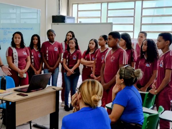 Estudantes da UEM Professora Inez Evangelista Guimarães visitam o IFMA