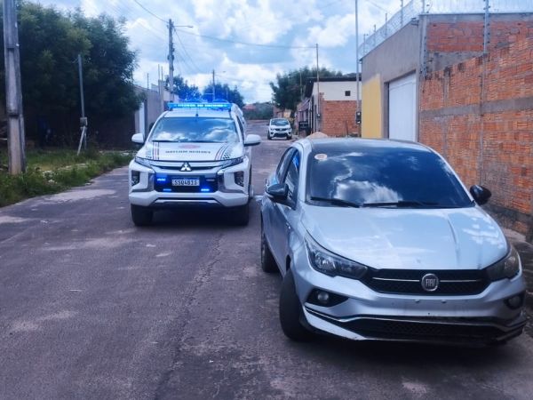 Carro roubado é localizado no Residencial Vila Paraíso