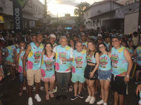 Catulé Júnior reúne milhares de foliões em Caxias com o bloco “Tá chegando a hora!”
