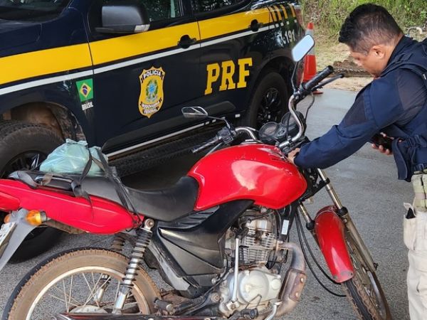 PRF recupera motocicleta com registro de furto e prende condutor por receptação em Caxias