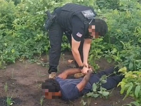 Suspeito de abusar sexualmente de criança de três anos é preso; pai da vítima flagrou o crime