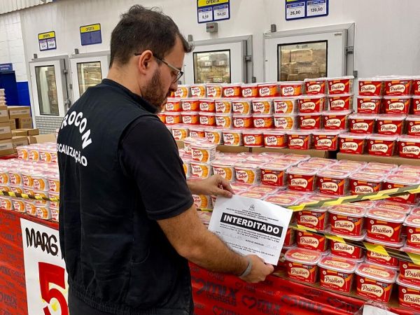 Procon interdita setores de supermercado atacadista em Caxias