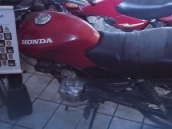 Moto roubada é encontrada durante patrulhamento em zona rural de Aldeias Altas