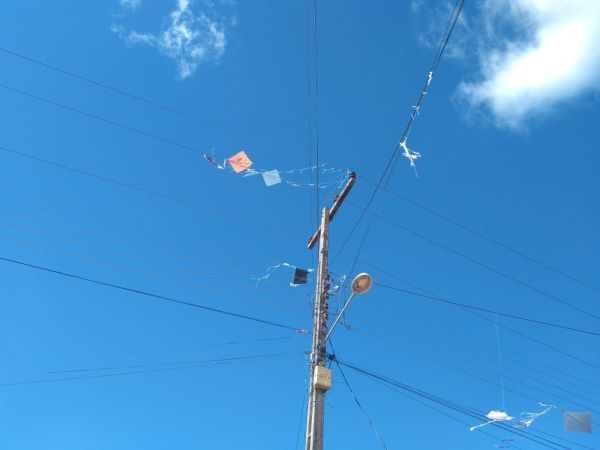 Equatorial já registrou 51 ocorrências envolvendo pipas em contato com a rede elétrica em Caxias