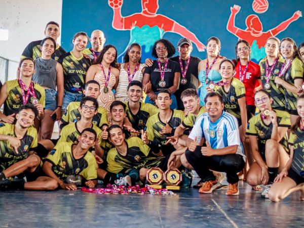 Atletas de Caxias conquistam título da Copa Amantes de Vôlei em Codó