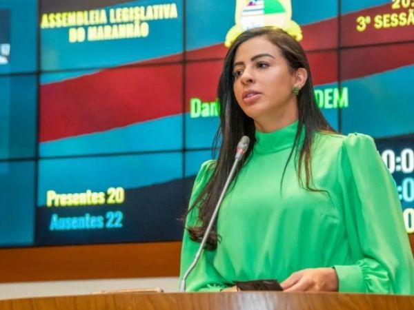 Agentes da PF realizam operação no gabinete da deputada Daniella